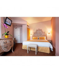 Tete sculptée de lit en bois